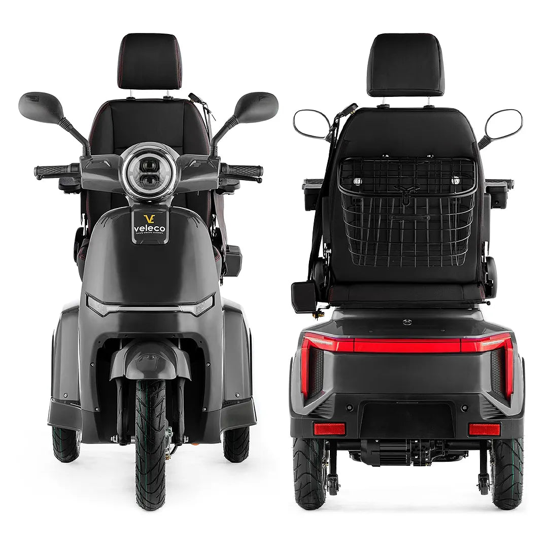 Moto eléctrica con reposabrazos abatibles para facilitar la subida y bajada segura del usuario de Dortomedical