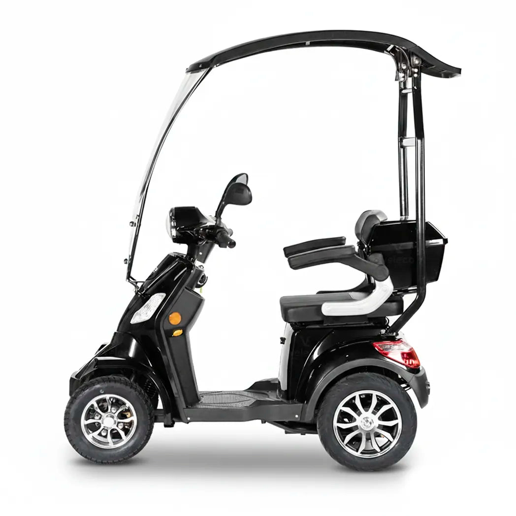 Vista lateral de moto eléctrica negra para movilidad reducida con neumáticos de 10 pulgadas y frenos hidráulicos dortomedical