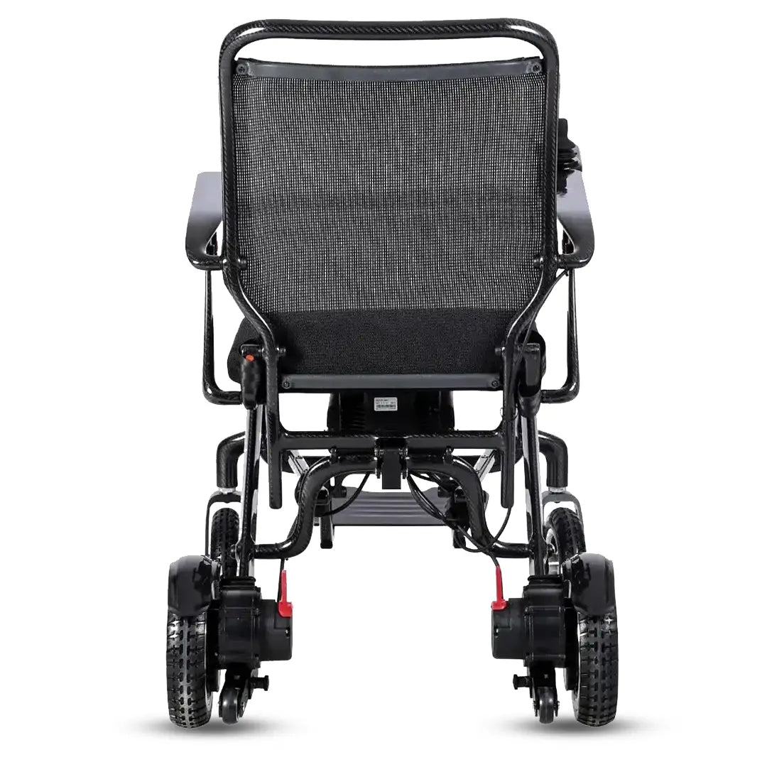 Vista trasera de la silla de ruedas motorizada con chasis de carbono de 15 kilos que da facilidad de levantar para personas mayores dortomedical