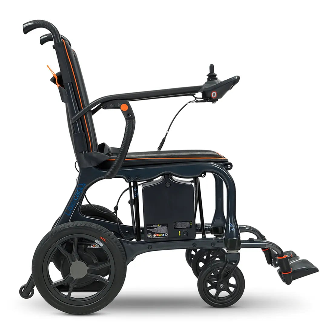Vista lateral derecha de la silla destacando la batería de litio extraíble con puerto USB, capaz de ofrecer hasta 15 km de autonomía dortomedical