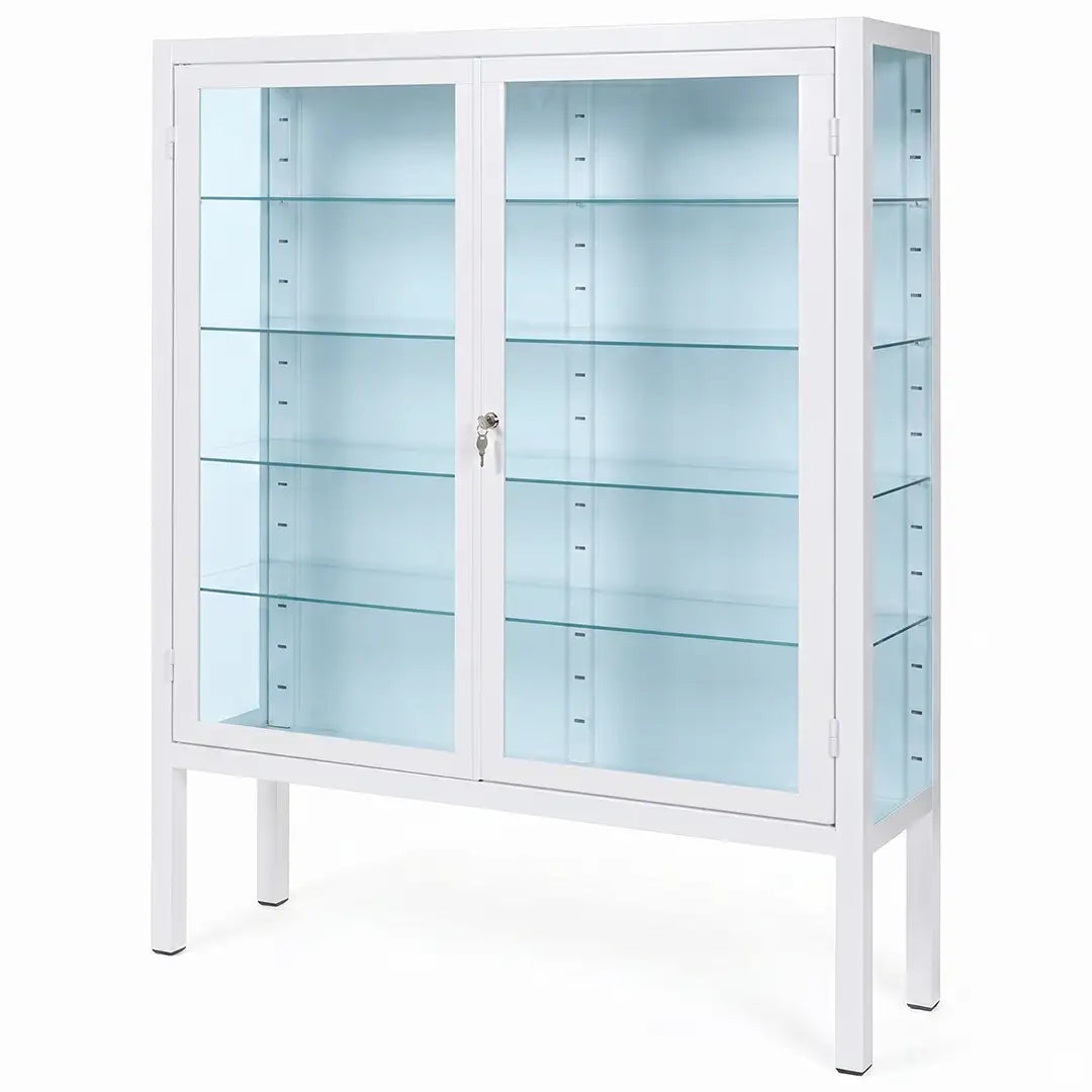 Vitrina médica grande de dos puertas con cerradura y cuatro baldas de cristal regulables en altura; estructura de acero ideal para organizar material sanitario en clínicas y consultas dortomedical