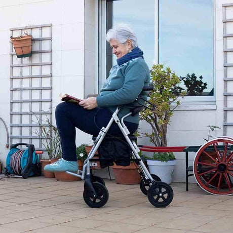 Andador Silla de Ruedas 2 en 1 con Reposapiés y Plegable