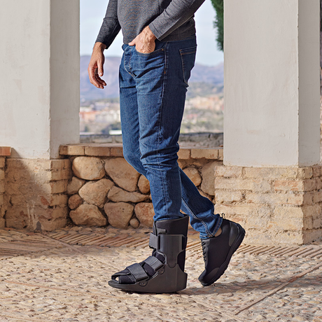 Bota Walker Corta con Apertura