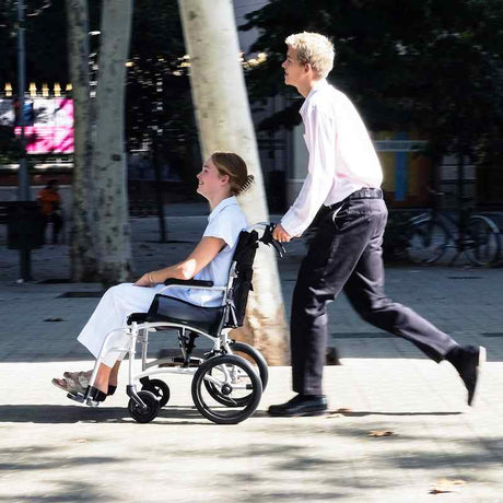 Silla ruedas ligera manejable
