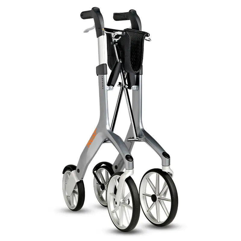 Vista plegada del andador con asiento confortable para descansos seguros durante el camino dortomedical