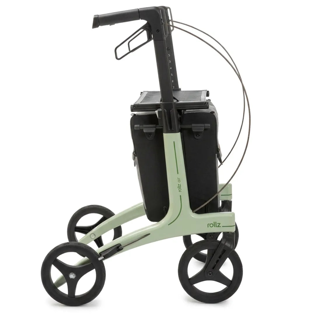 Vista lateral del andador de fibra de carbono ultraligero de solo 4,7 kg que facilita el transporte sin esfuerzo de Dortomedical.