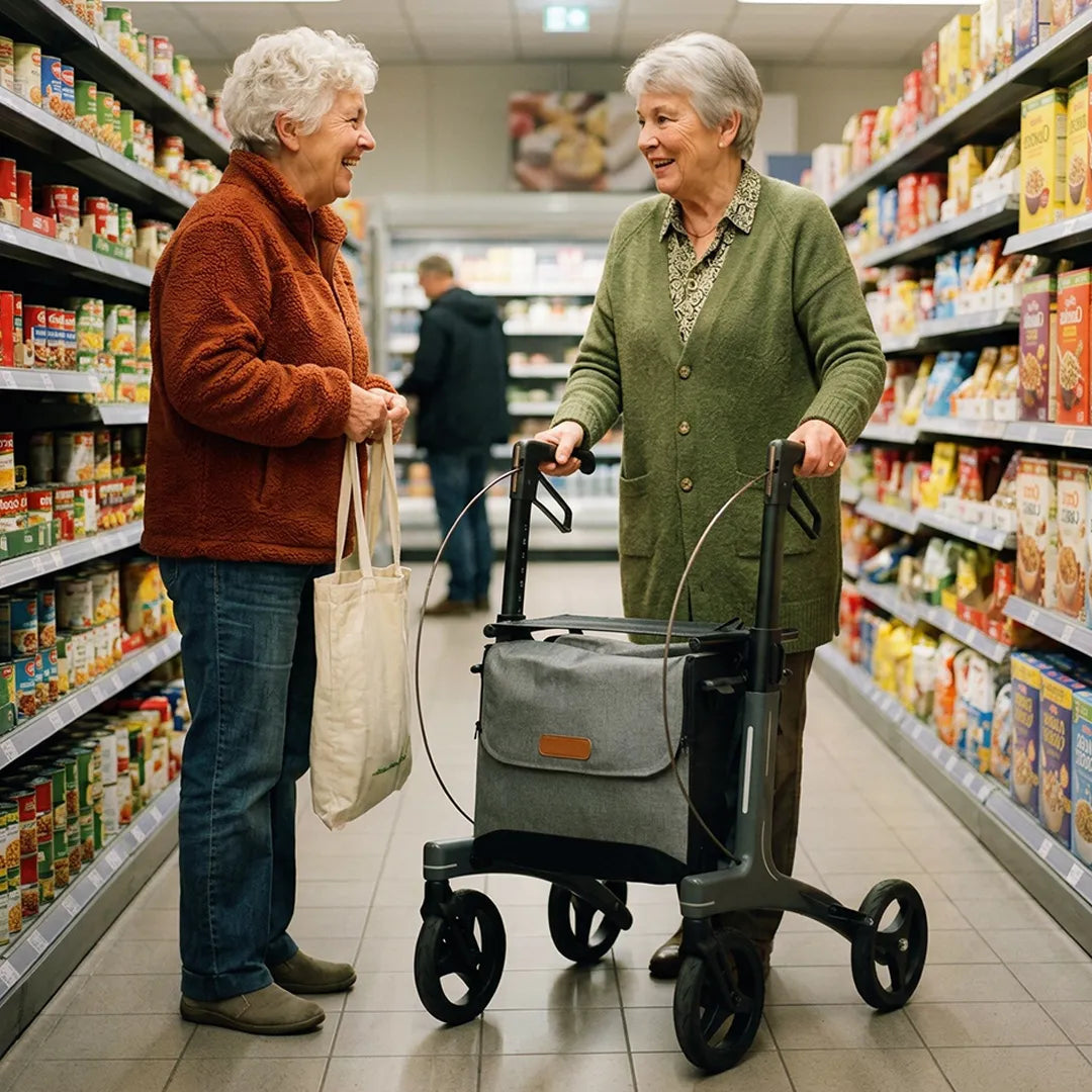 Señora comprando con andador premium compatible con bandeja para transportar objetos de forma segura dentro de casa de Dortomedical.