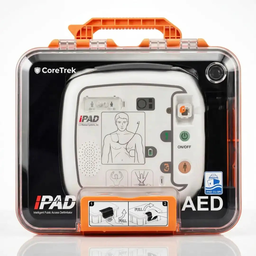 Vista frontal sobre fondo blanco del estuche rígido para desfibrilador iPAD CU-SP1; muestra su diseño moderno, limpio y profesional con sistema de doble cierre hermético dortomedical