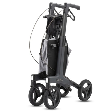 Vista plegada del Rollator con asiento disponible en dos anchuras según la talla para un descanso personalizado de Dortomedical