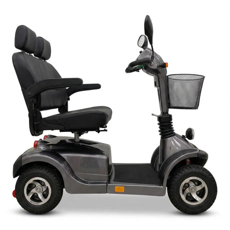Vista lateral del scooter eléctrico de 2 plazas con asiento regulable en altura para una postura ergonómica dortomedical