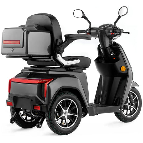 Detalle del freno de mano y controles del manillar de un scooter eléctrico de 3 ruedas de Dortomedical