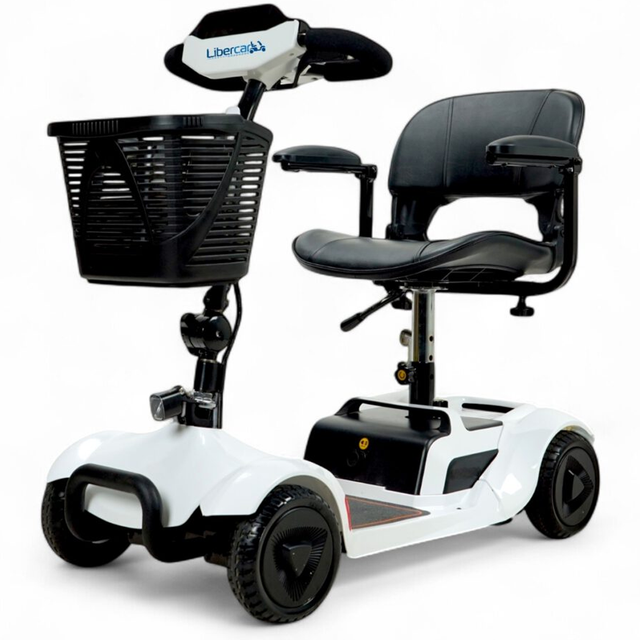 Scooter eléctrico Alfa desmontable en 5 piezas para un transporte fácil en coche dortomedical