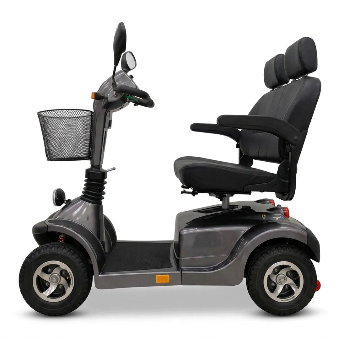 Vista lateral del scooter eléctrico biplaza 700W con asientos independientes para una mayor comodidad compartida dortomedica