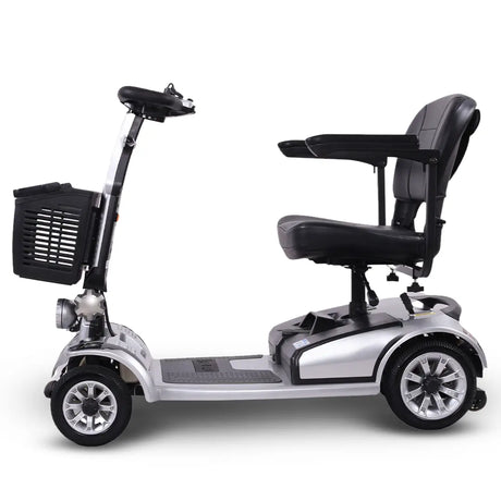 Vista lateral izquierdo del scooter eléctrico compacto de dimensiones reducidas perfecto para maniobrar en espacios estrechos y ascensores dortomedical