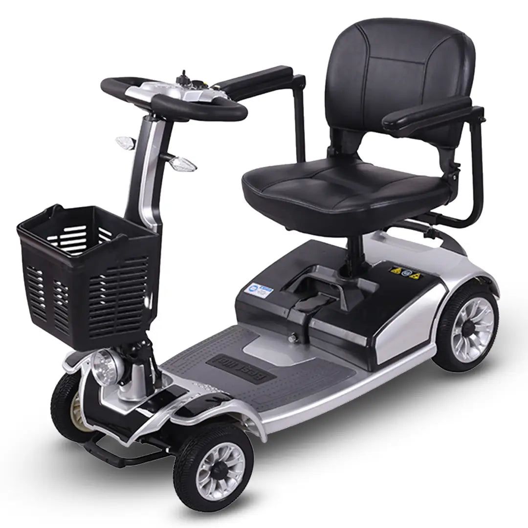 Vista tres cuartos del scooter eléctrico personas mayores con autonomía de hasta 35 km ideal para viajes largos sin preocupaciones dortomedical