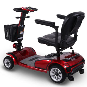 Vista trasera del scooter eléctrico urbano en color rojo y con puerto USB integrado para cargar el teléfono móvil en movimiento dortomedical
