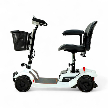 Scooter de movilidad reducida compacto ideal para uso en casa y espacios estrechos dortomedical