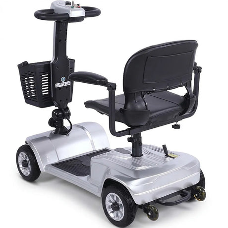 Vista posterior de scooter plata destacando el parachoques trasero y las ruedas antivuelco macizas para estabilidad dortomedical