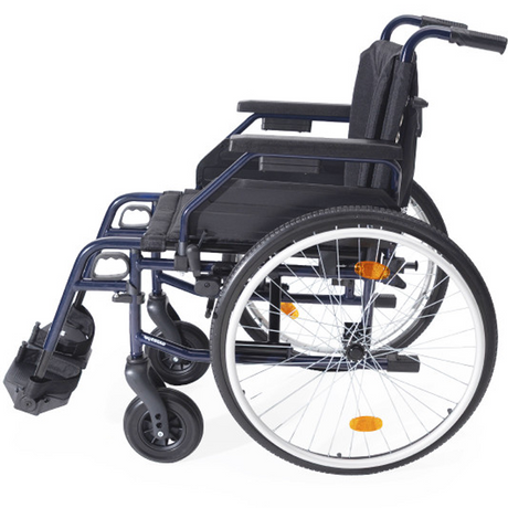 Silla autopropulsable con asiento ajustable en altura (46-51 cm) y profundidad, permitiendo una adaptación total a la anatomía del usuario dortomedical