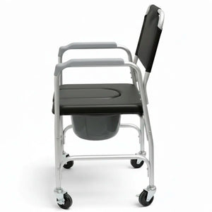 Vista de lado de la silla con inodoro que tiene los reposabrazos acolchados y ergonómicos dortomedical