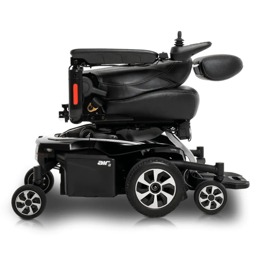 Vista plegada de la silla de ruedas eléctrica con asiento deportivo reclinable y ajuste de profundidad para aumentar el confort dortomedical