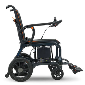 Vista lateral derecha de la silla destacando la batería de litio extraíble con puerto USB, capaz de ofrecer hasta 15 km de autonomía dortomedical