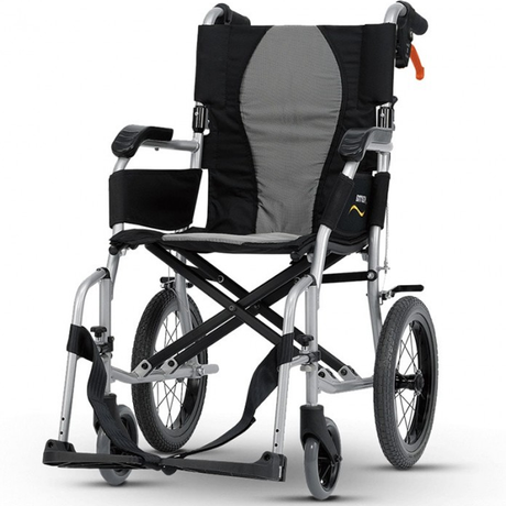 Silla de ruedas Karma Ergo Lite 2 de aluminio ultraligero plegada para fácil transporte dortomedical