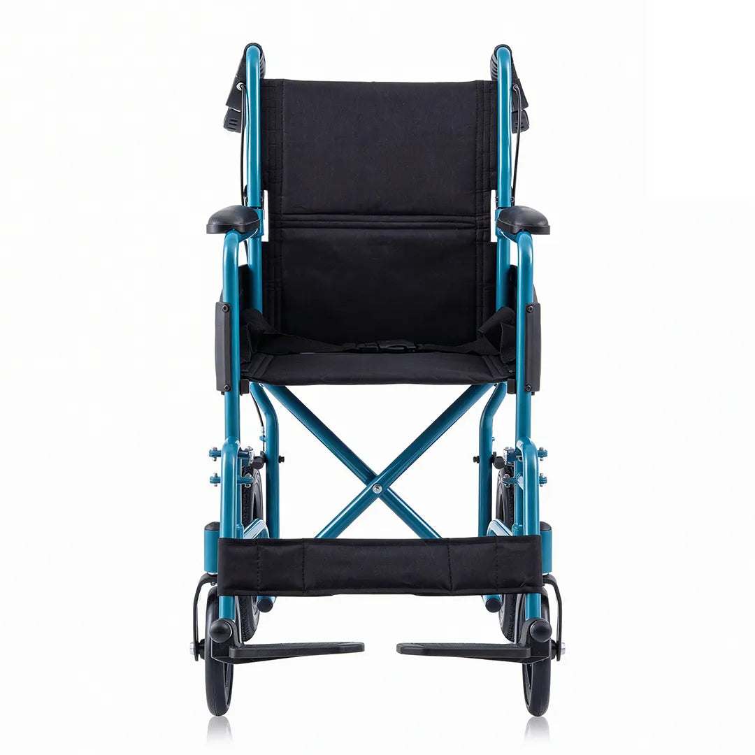 Vista frontal de la Silla de ruedas con tapizado de nylon acolchado y homologación de resistencia al fuego de Dortomedical.