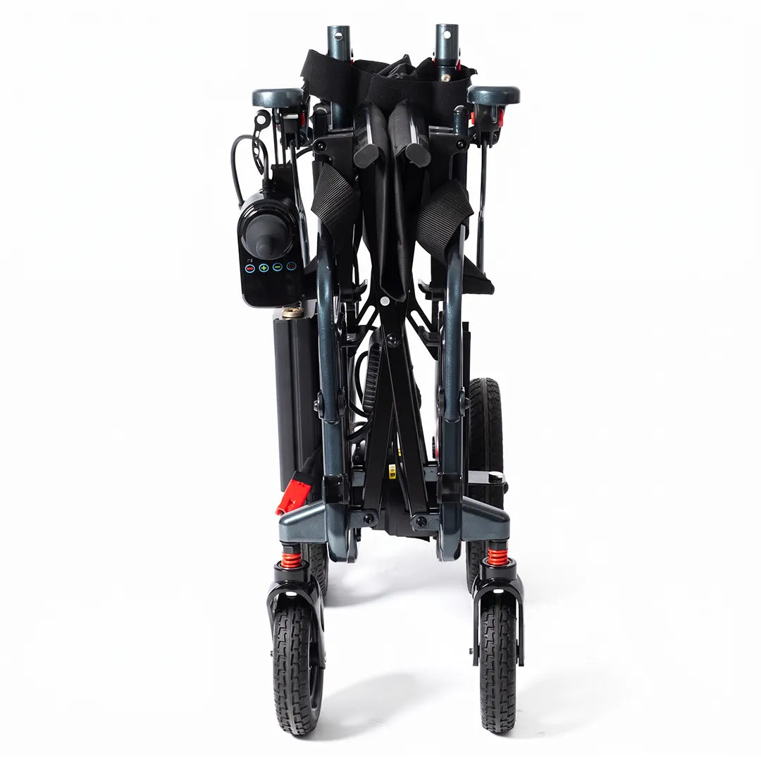 Vista plegada de la silla de ruedas eléctrica plegable Ilca con batería extraíble para una recarga por separado dortomedical