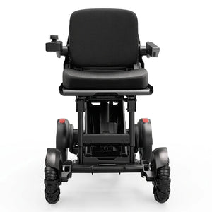 Vista frontal de la silla de ruedas eléctrica con tecnología Smart Balance que compensa el equilibrio en las inclinaciones del terreno dortomedical