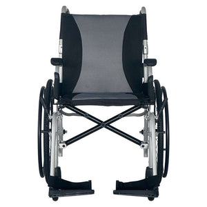 Vista frontal completa de silla de ruedas autopropulsable destacando el ancho de asiento y la estabilidad de las ruedas delanteras giratorias dortomedical