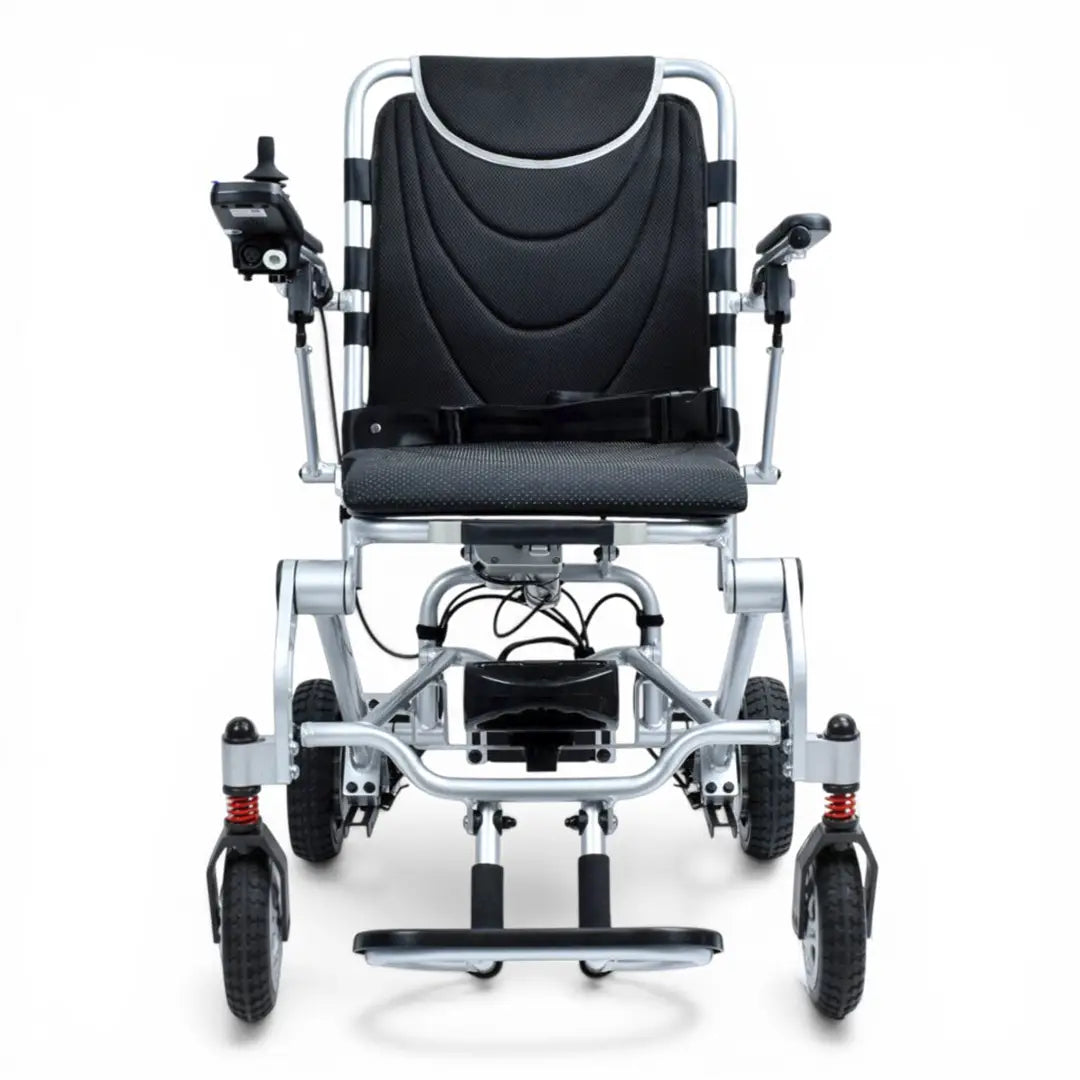 Vista frontal de la Silla de ruedas motorizada plegable de dimensiones compactas para transporte fácil en maletero dortomedical