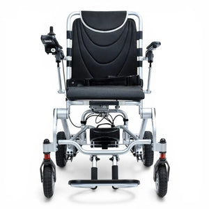 Vista frontal de la Silla de ruedas motorizada plegable de dimensiones compactas para transporte fácil en maletero dortomedical