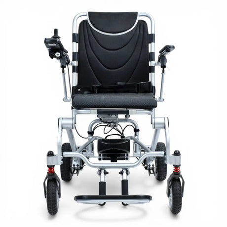 Vista frontal de la Silla de ruedas motorizada plegable de dimensiones compactas para transporte fácil en maletero dortomedical
