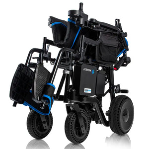 Silla de ruedas plegada en paralelo con respaldo partido, optimizando el espacio para su transporte en maleteros pequeños dortomedical