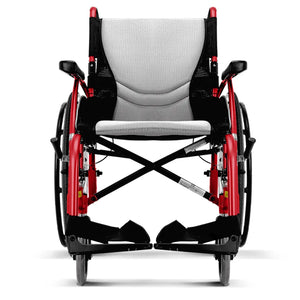 Silla de ruedas con reposabrazos abatibles para facilitar transferencias cómodas y seguras dortomedical