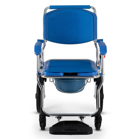 Vista frontal de la silla ortopédica para baño con reposapiés y reposabrazos acolchados de PU dortomedical