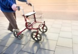 Como elegir un andador para personas mayores